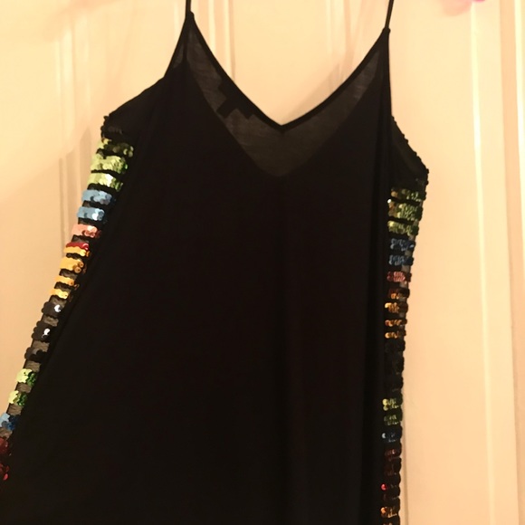 Express Multi-colored sequin top. - Picture 3 of 6